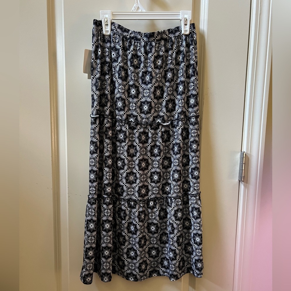 Girls Black and White Pattern Long Skirt with Elastic Waist by Joey B Size Large